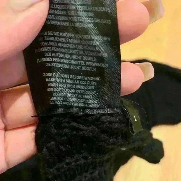 Black long sleeve sweater - Picture 7 of 7